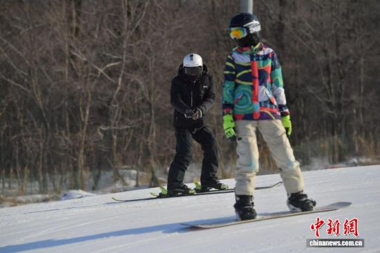 ��ѩ�ۺ������ڼ����е�ѩ��(ch��ng)��ѩ��(�Y�ψD)���� �z