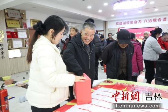 ���񅢼ӻ��(d��ng)�F(xi��n)��(ch��ng)�� ��ʯ��ί������/���D