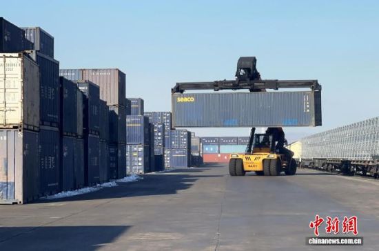 12��11�գ����֬q���������ˆT�ڬq���F·�ڰ��M(j��n)�м��b����b�������� �z