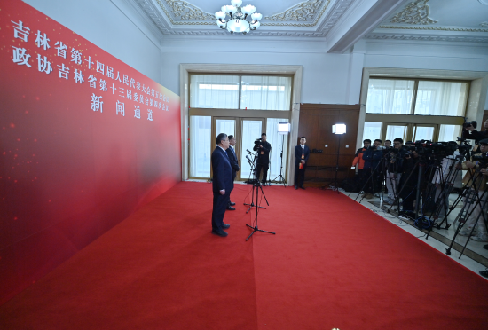 1��26�գ������f(xi��)����ʡ��ʮ����ί�T��(hu��)���ĴΕ�(hu��)�hί�Tͨ���������۝�(��һ)�ش�ӛ���ᆖ�� ���� �z