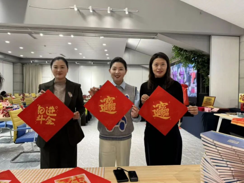 �쁆��(��һ)���O�(�Ҷ�)���(d��ng)�F(xi��n)��(ch��ng)��Ӱ