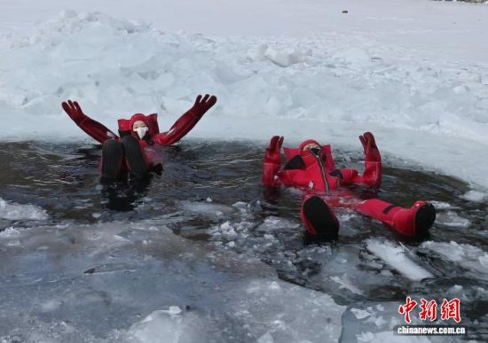 2��5�գ�����ʡ�L���У�һ�(xi��ng)��(d��)�صı����(xi��ng)Ŀ���������ο�ǰ���w�(y��n)���ڇ�(y��n)������У����c��������Ŀ�ļtɫ�����b������ȻƯ���ڱ���֮�������܄e�µı�ѩ��Ȥ�������� �z