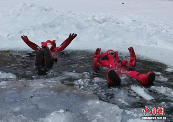 2��5�գ�����ʡ�L������һ�(xi��ng)��(d��)�صı����(xi��ng)Ŀ���������ο�ǰ���w�(y��n)���ڇ�(y��n)������������c��������Ŀ�ļtɫ�����b�䣬��ȻƯ���ڱ���֮�������܄e�µı�ѩ��Ȥ�������� �z